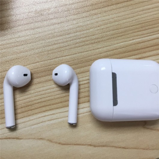 i10XS on table